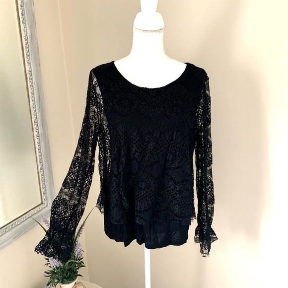 Black lace top with solid tank liner - Picture 1 of 5